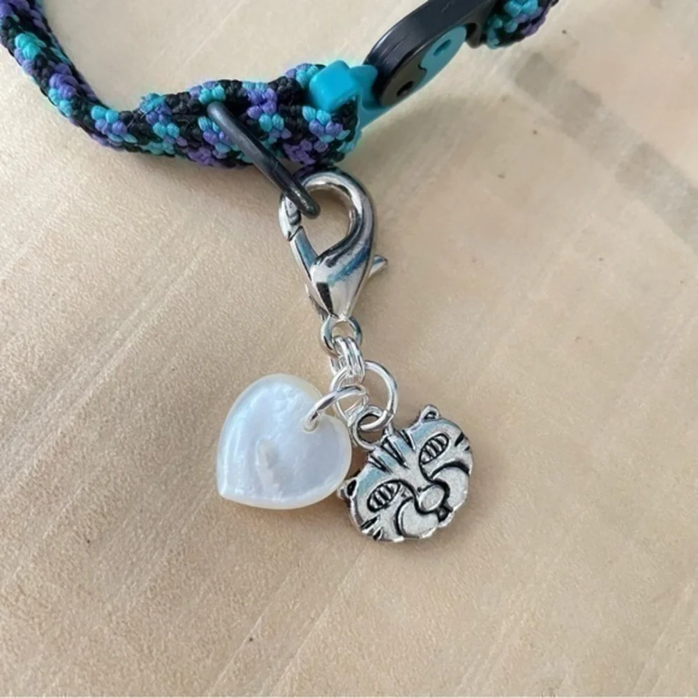 $10 SALE 🎉HP Handmade Cat Collar Charm Ivory Heart Stamped Metal Furbaby